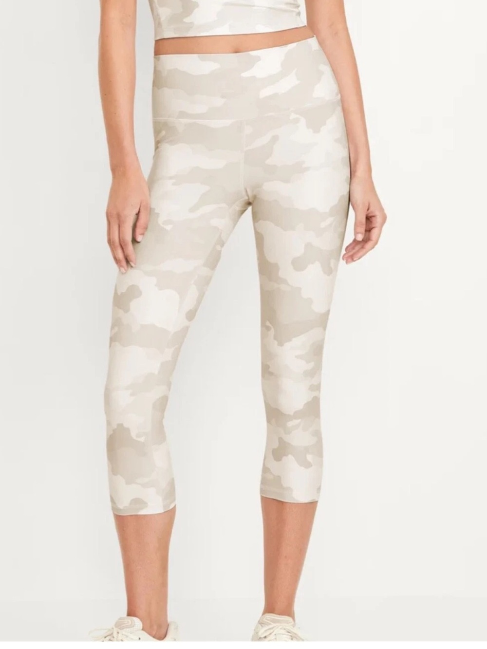 Old Navy Beige Camo High-Waist Capri Leggings  Sz Small